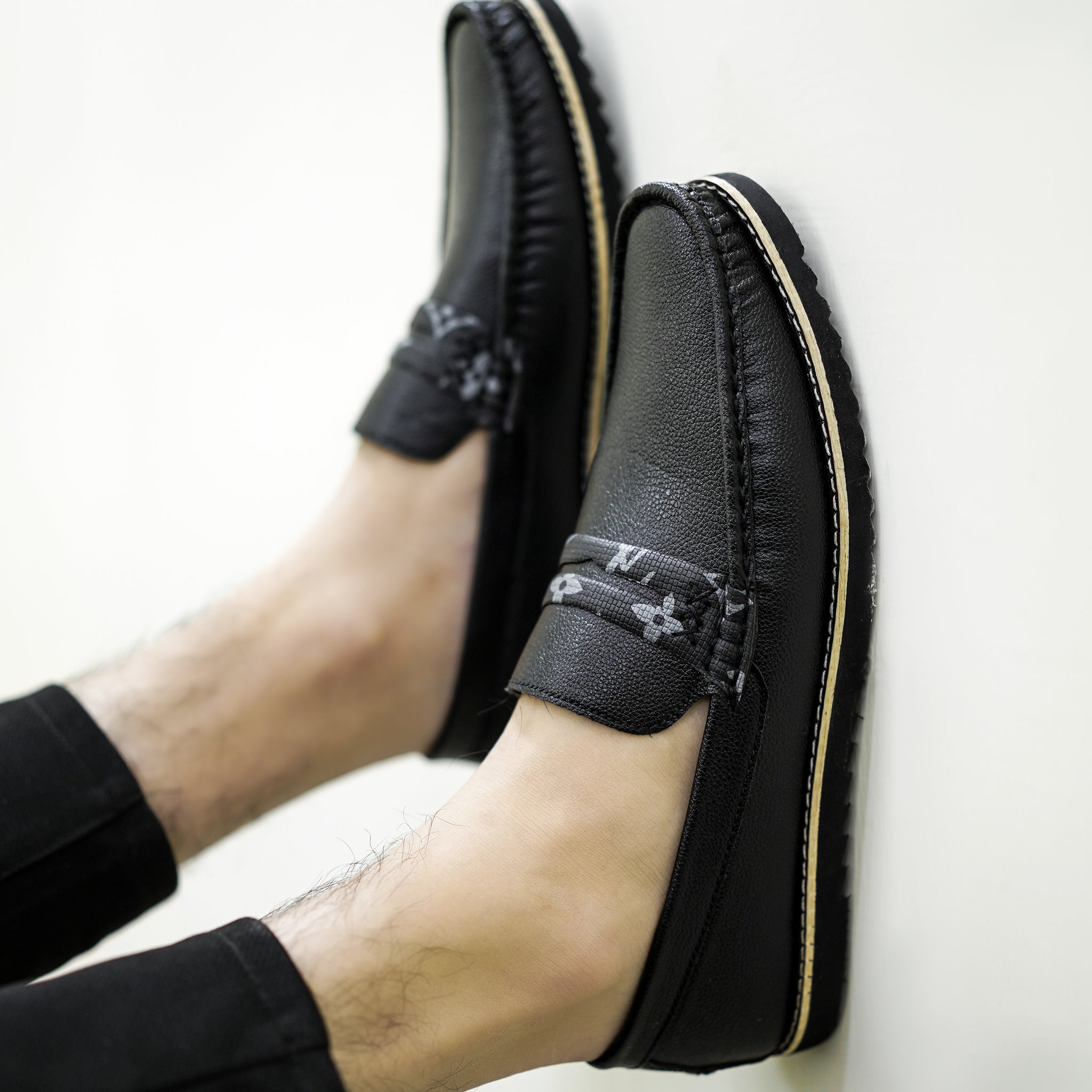 BLACK VR CHUNKY LOAFERS