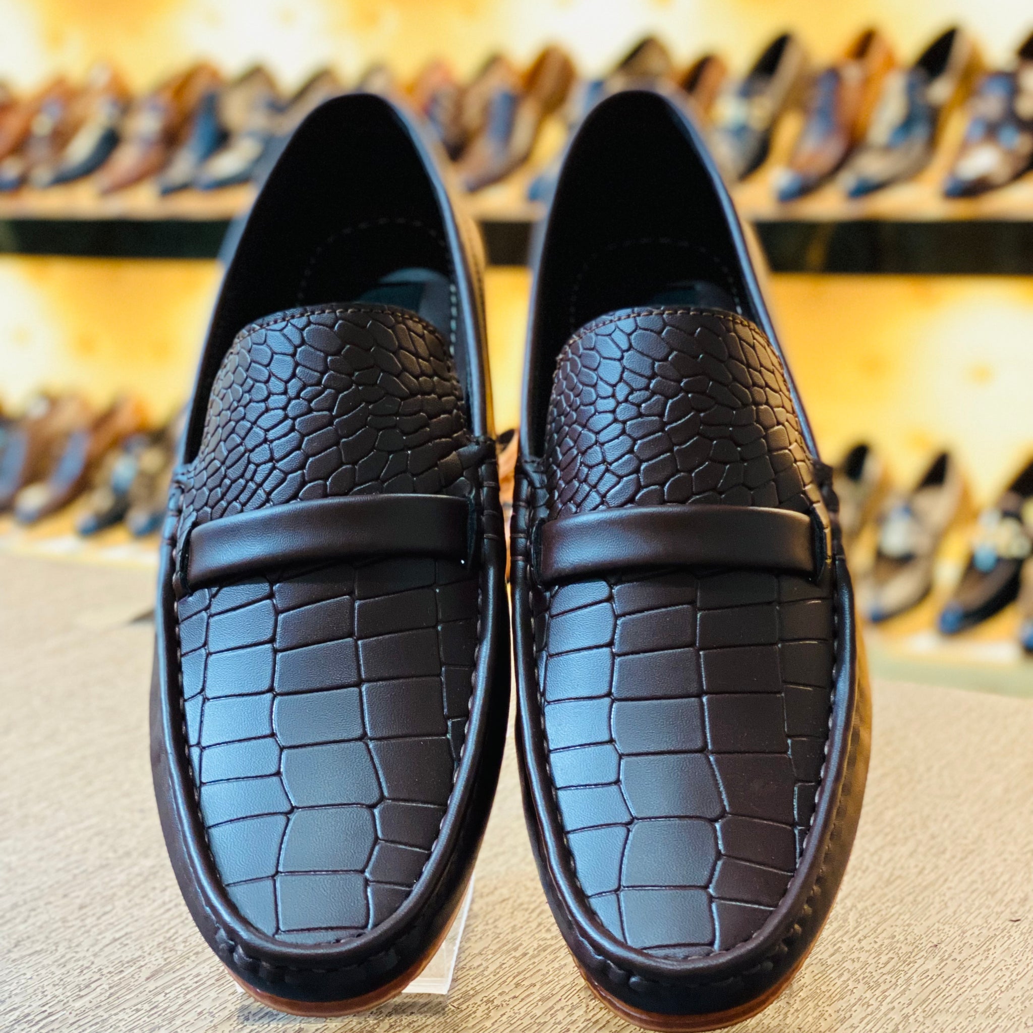 WITHOUT BUCKEL BROWN LOAFERS