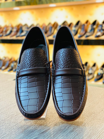 WITHOUT BUCKEL BROWN LOAFERS