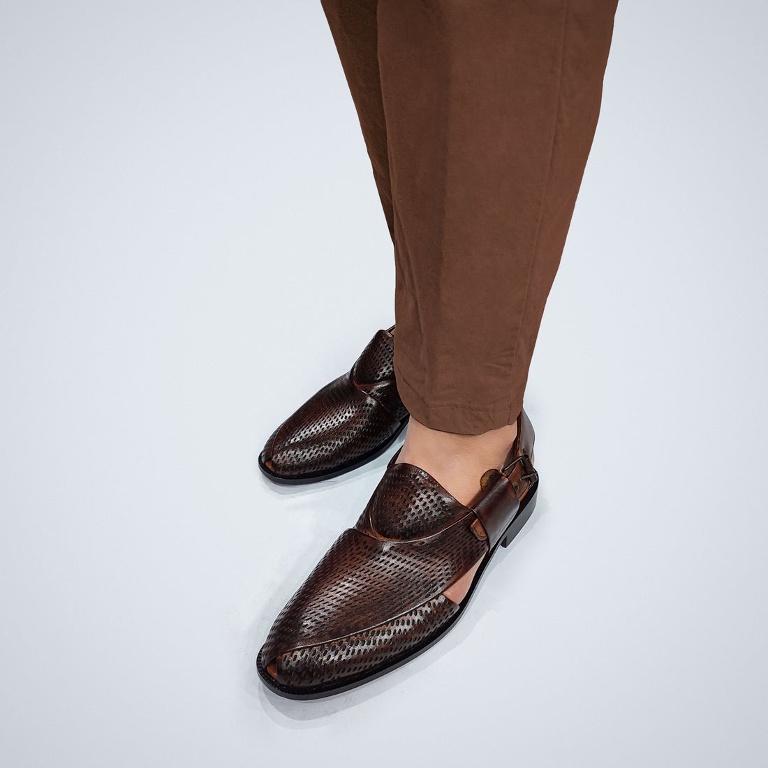 LASER BROWN CHAPPAL